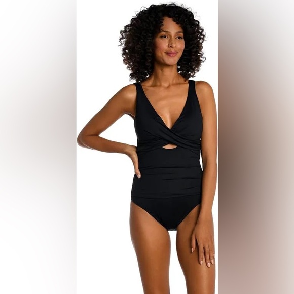 La Blanca Other - La Blanca Island Goddess
Cross Front Keyhole One Pince‎ - Black Size 6